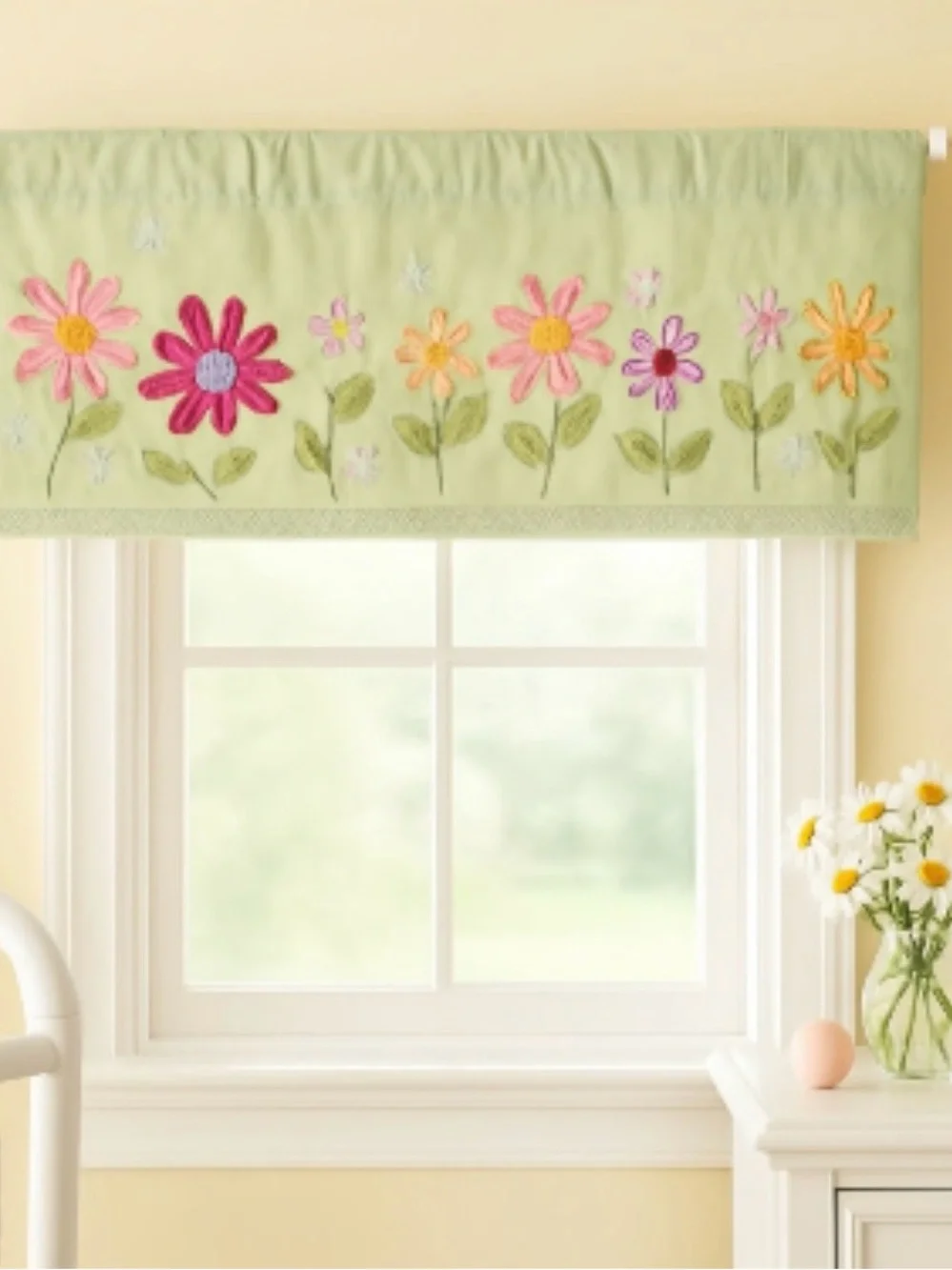 POTTERY BARN KIDS Appliquéd Daisy Garden Window Valance Green